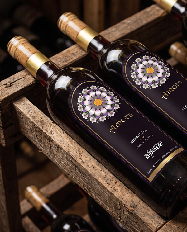 AMORA – Vino de Miel Dulce con Mora