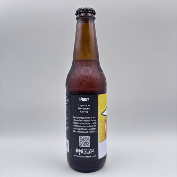 Vista lateral de la botella de Cerveza Génova mostrando en la etiqueta los descriptores Lupulado, Herbáceo y Cítrico, junto con el logo de Costa Rica Meadery y un código QR sobre un fondo neutro.